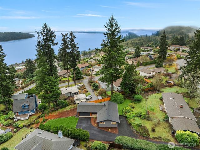 11203 Hallstrom Drive NW, Gig Harbor, WA 98332
