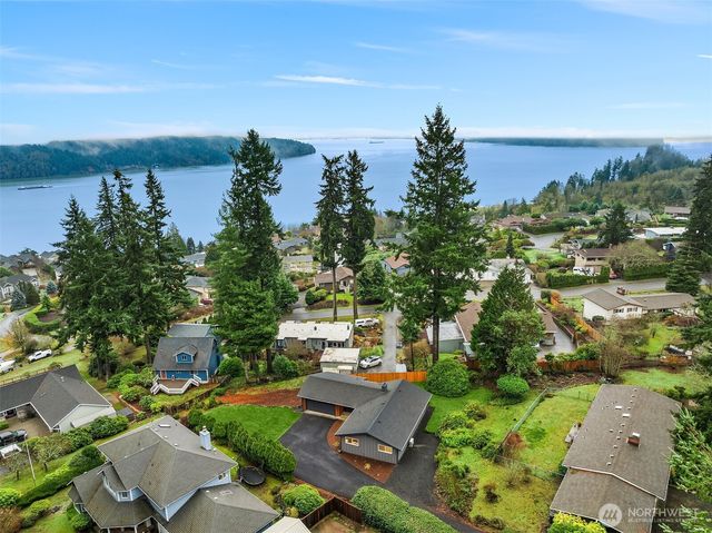 11203 Hallstrom Drive NW, Gig Harbor, WA 98332