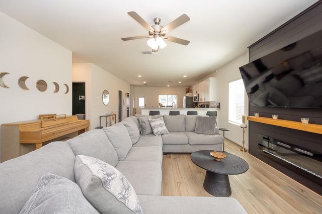 225 Villars DR, Salado, TX 76571