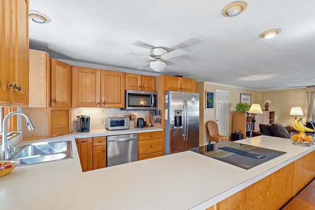 352 Taylor Rd, Stow, MA 01775