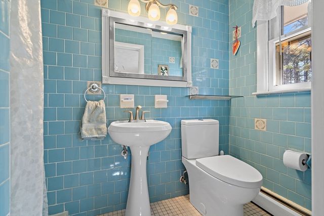 352 Taylor Rd, Stow, MA 01775