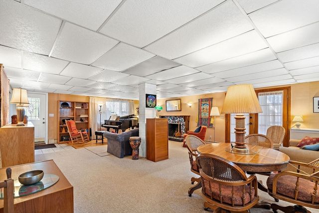 352 Taylor Rd, Stow, MA 01775