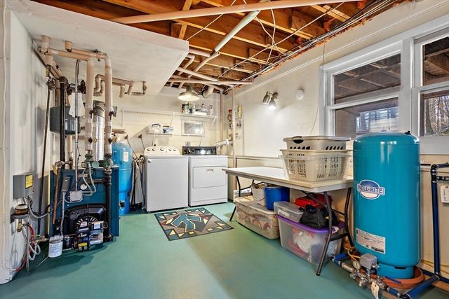 352 Taylor Rd, Stow, MA 01775