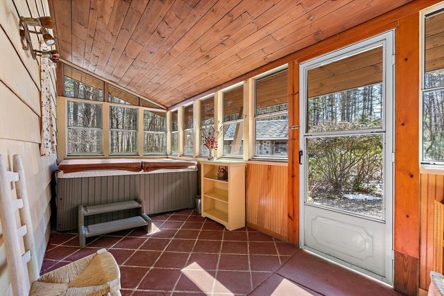 352 Taylor Rd, Stow, MA 01775