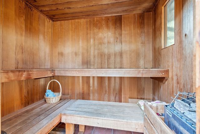 352 Taylor Rd, Stow, MA 01775