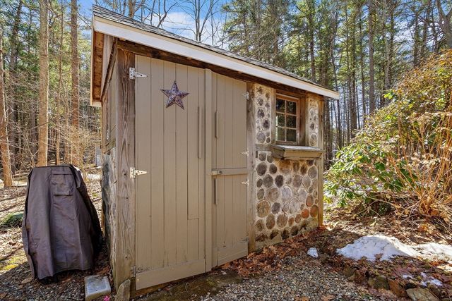 352 Taylor Rd, Stow, MA 01775