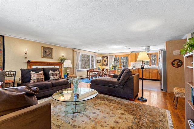 352 Taylor Rd, Stow, MA 01775