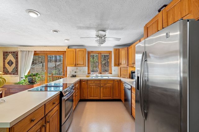 352 Taylor Rd, Stow, MA 01775