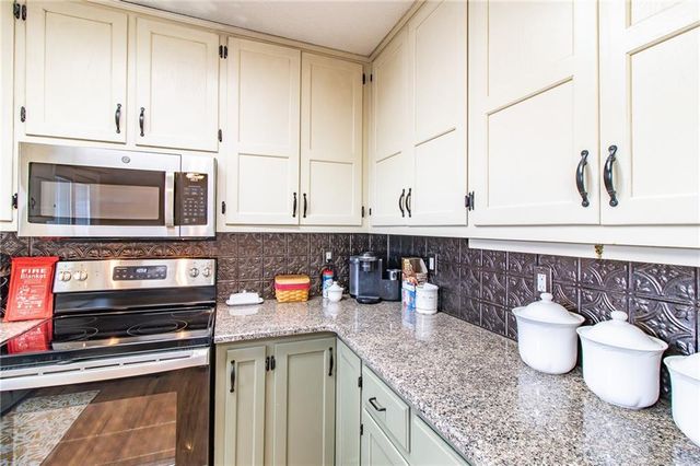 206 S Ridgeview Drive, Warrensburg, MO 64093