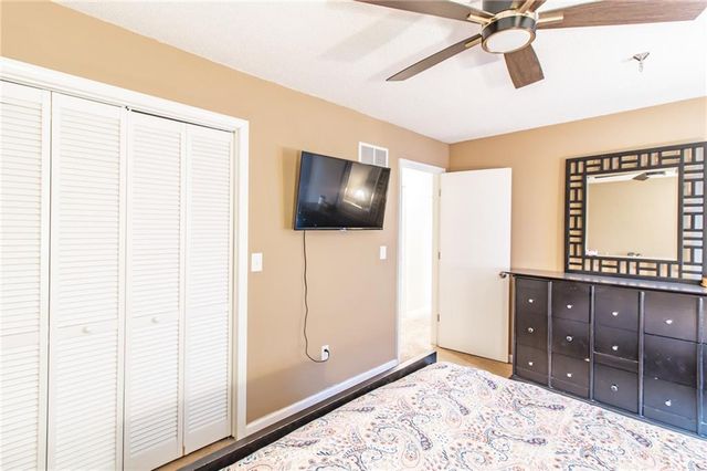 206 S Ridgeview Drive, Warrensburg, MO 64093