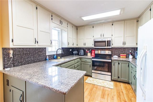 206 S Ridgeview Drive, Warrensburg, MO 64093