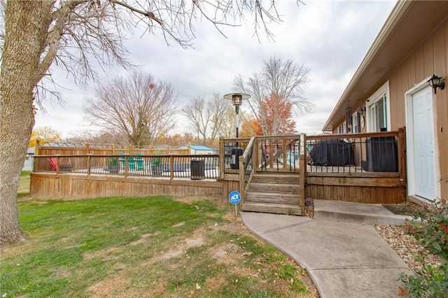 206 S Ridgeview Drive, Warrensburg, MO 64093