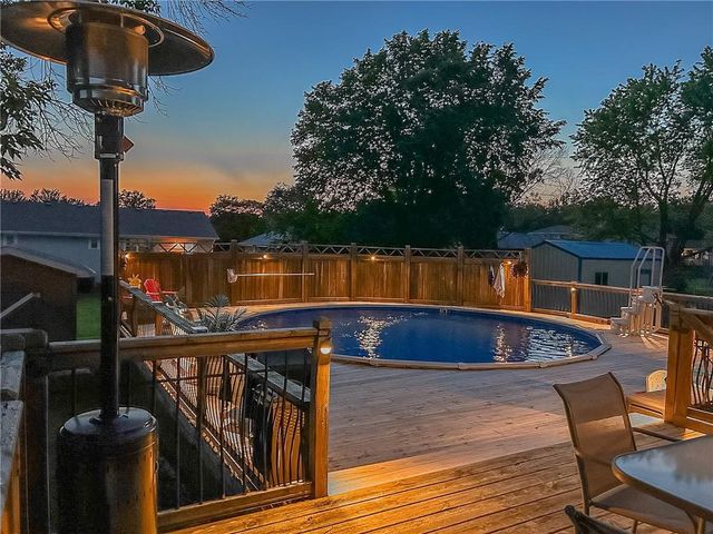 206 S Ridgeview Drive, Warrensburg, MO 64093