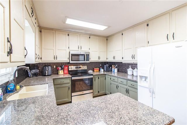 206 S Ridgeview Drive, Warrensburg, MO 64093