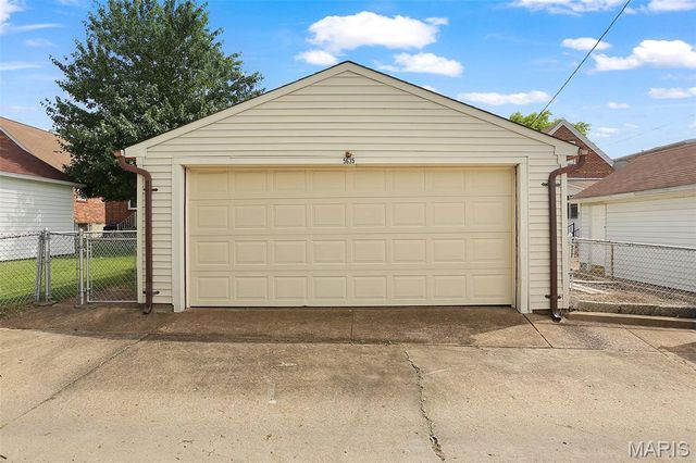 5635 Oleatha Avenue, St Louis, MO 63139