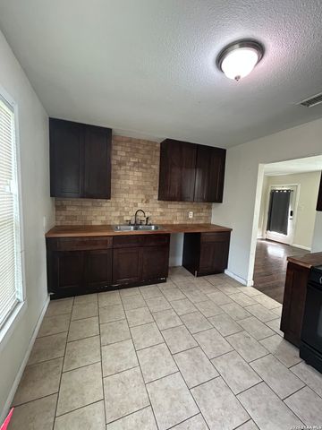 7134 GLENDORA AVE, San Antonio, TX 78218