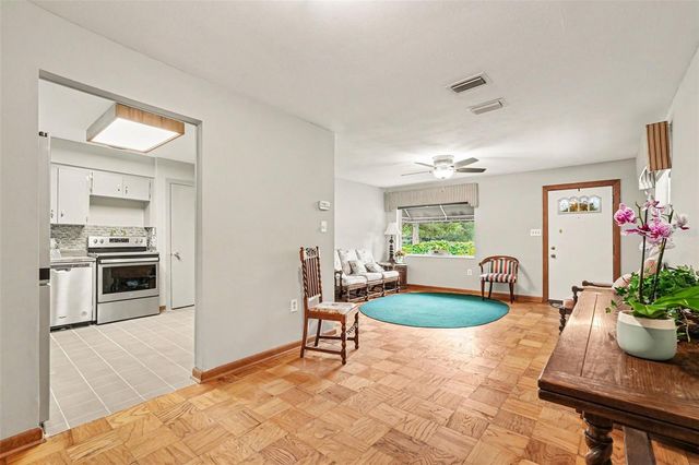 10308 N OAKLEAF AVENUE, Tampa, FL 33612