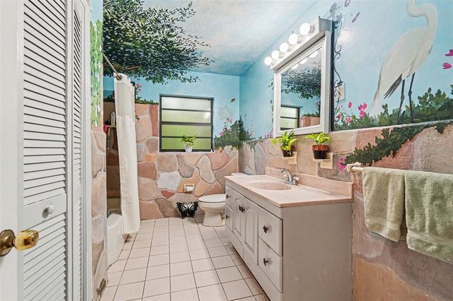 10308 N OAKLEAF AVENUE, Tampa, FL 33612