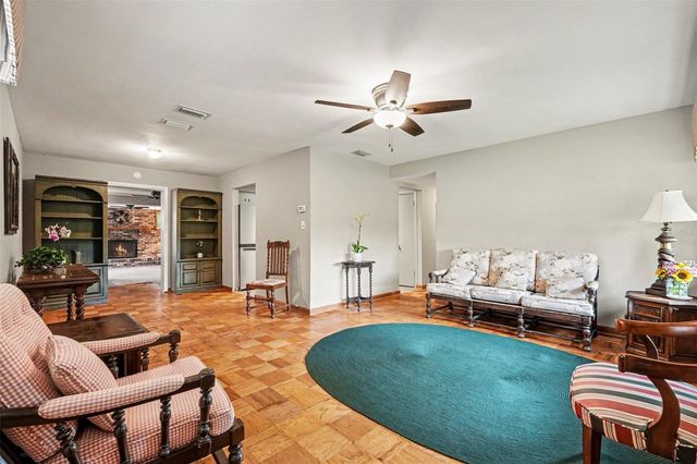 10308 N OAKLEAF AVENUE, Tampa, FL 33612