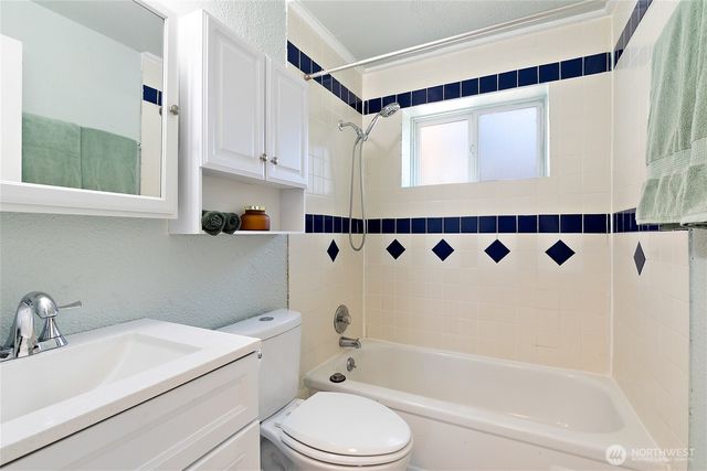 5701 38th Court SE, Lacey, WA 98503