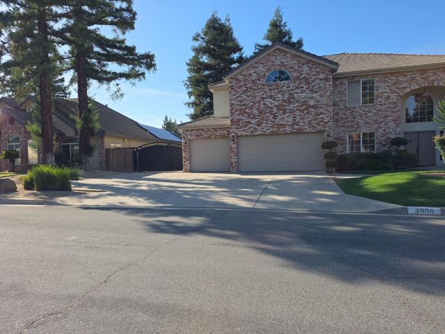 4950 W Minarets Avenue, Fresno, CA 93722