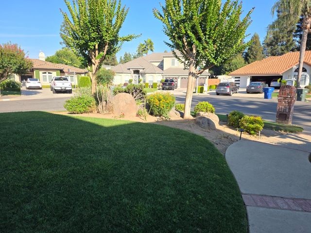4950 W Minarets Avenue, Fresno, CA 93722