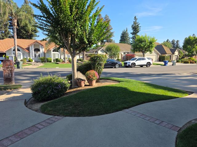4950 W Minarets Avenue, Fresno, CA 93722