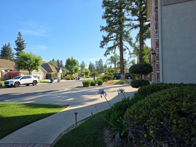 4950 W Minarets Avenue, Fresno, CA 93722