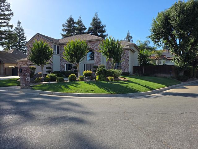 4950 W Minarets Avenue, Fresno, CA 93722