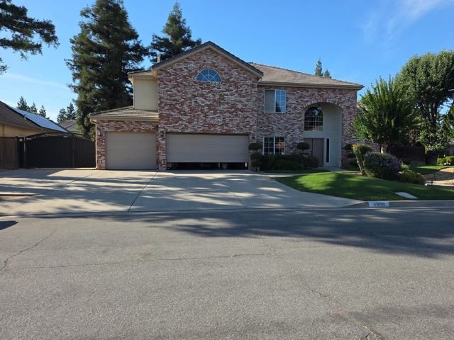 4950 W Minarets Avenue, Fresno, CA 93722