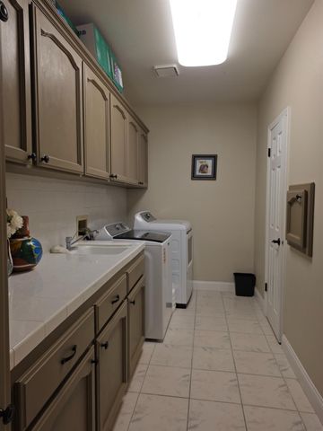 4950 W Minarets Avenue, Fresno, CA 93722