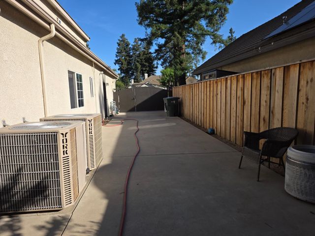 4950 W Minarets Avenue, Fresno, CA 93722