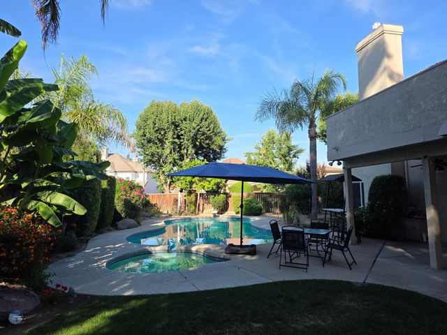 4950 W Minarets Avenue, Fresno, CA 93722