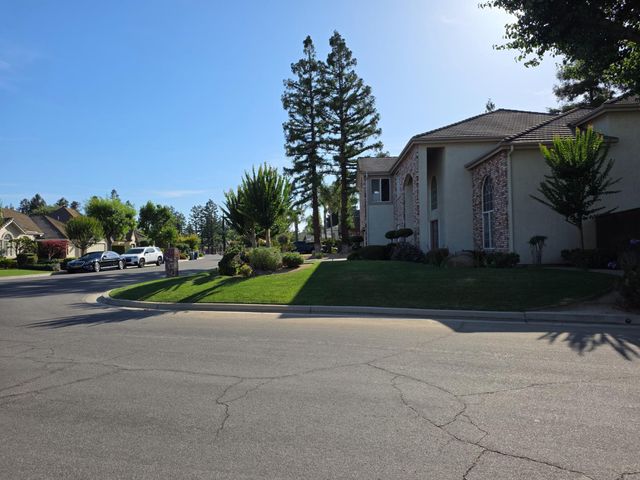 4950 W Minarets Avenue, Fresno, CA 93722