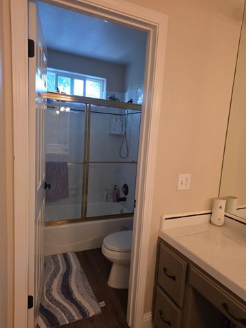 4950 W Minarets Avenue, Fresno, CA 93722