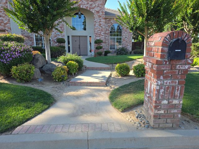 4950 W Minarets Avenue, Fresno, CA 93722