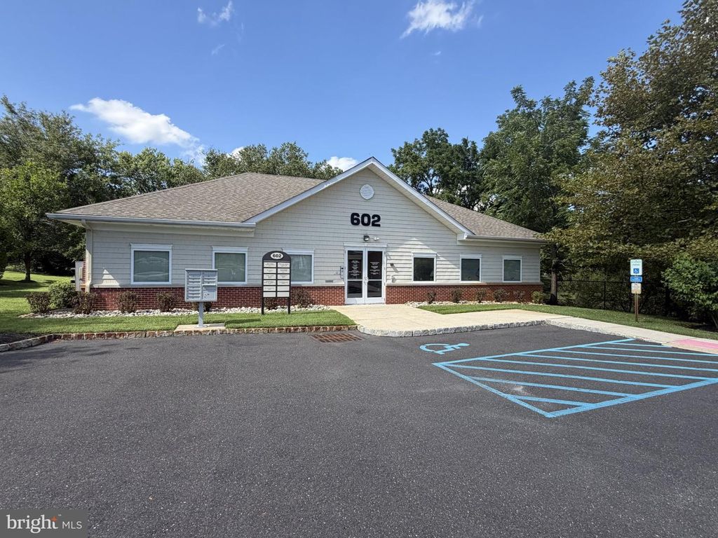 602 LITTLE GLOUCESTER RD, Blackwood, NJ 08012