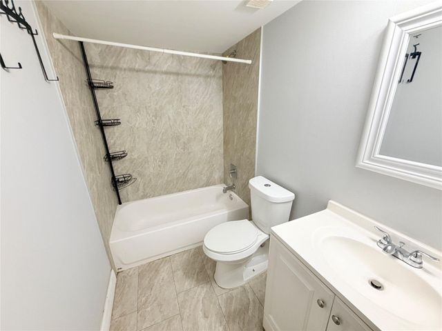 1167 N Benoist Farms Road 105, West Palm Beach, FL 33411