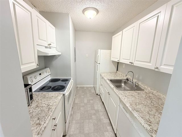 1167 N Benoist Farms Road 105, West Palm Beach, FL 33411