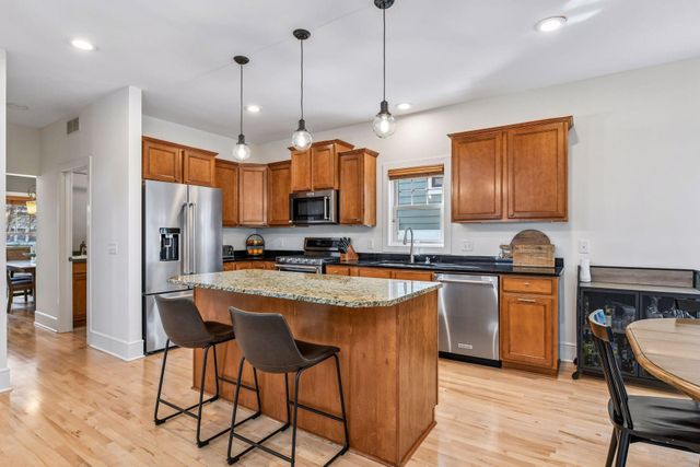 2008 Laurel Avenue W, Minneapolis, MN 55405