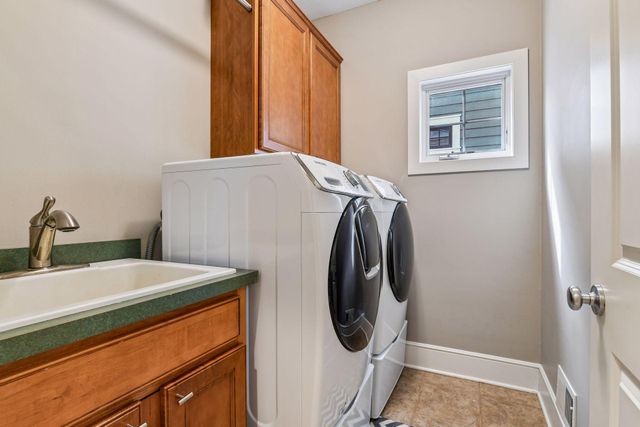 2008 Laurel Avenue W, Minneapolis, MN 55405