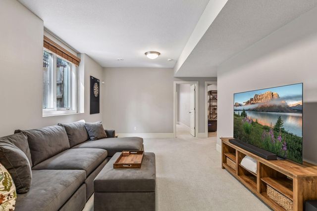 2008 Laurel Avenue W, Minneapolis, MN 55405