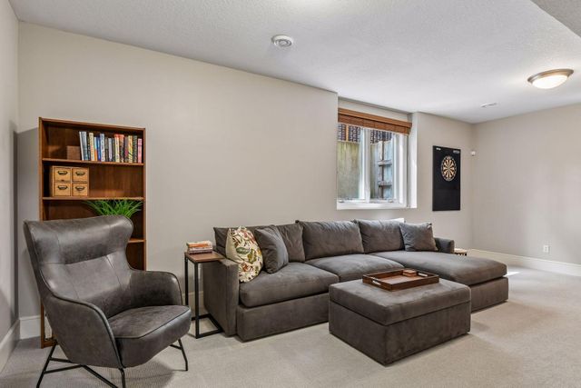 2008 Laurel Avenue W, Minneapolis, MN 55405