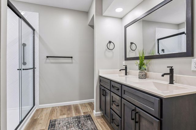 2008 Laurel Avenue W, Minneapolis, MN 55405