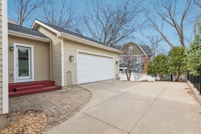 2008 Laurel Avenue W, Minneapolis, MN 55405