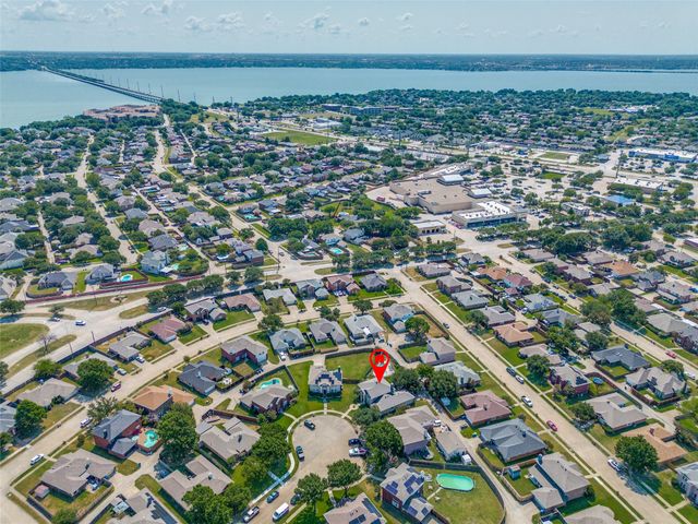 8321 Bristol Court, Rowlett, TX 75089