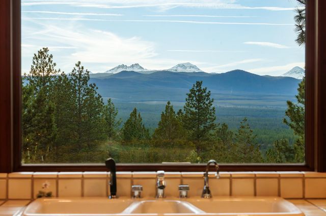 2889 NW Starview Drive, Bend, OR 97703
