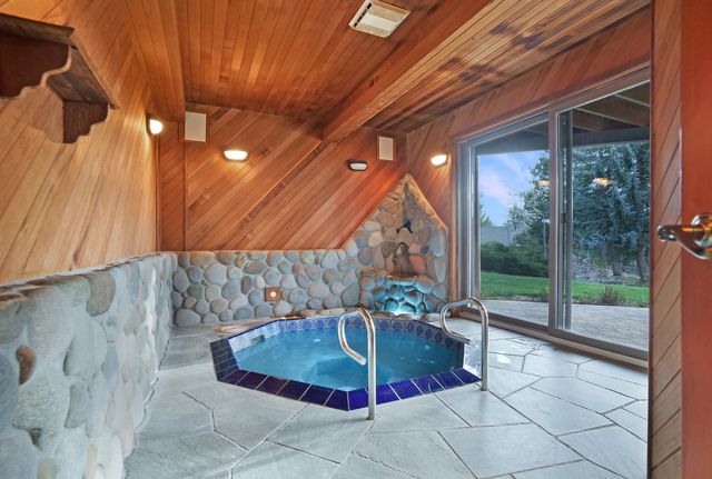 2889 NW Starview Drive, Bend, OR 97703