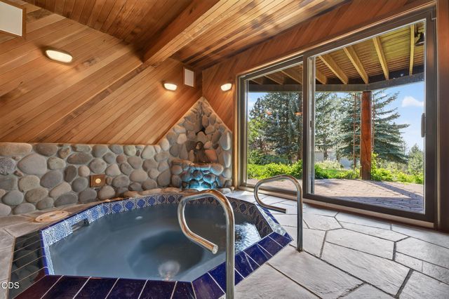2889 NW Starview Drive, Bend, OR 97703