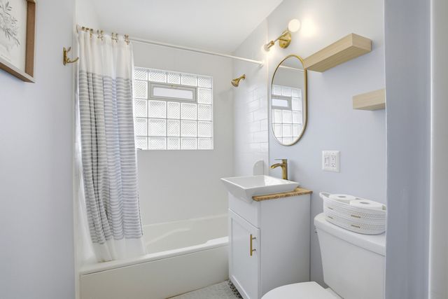 353 E Norman Lane, Wheeling, IL 60090